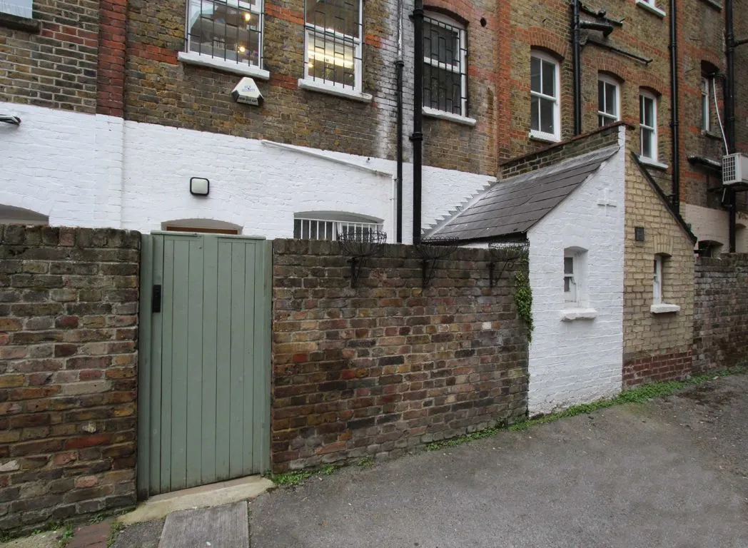 Broad Street, TW11, photo 4