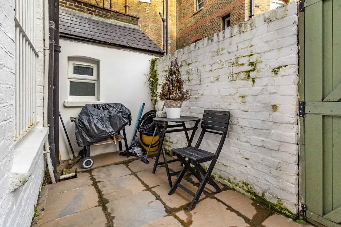 Broad Street, TW11, photo 3
