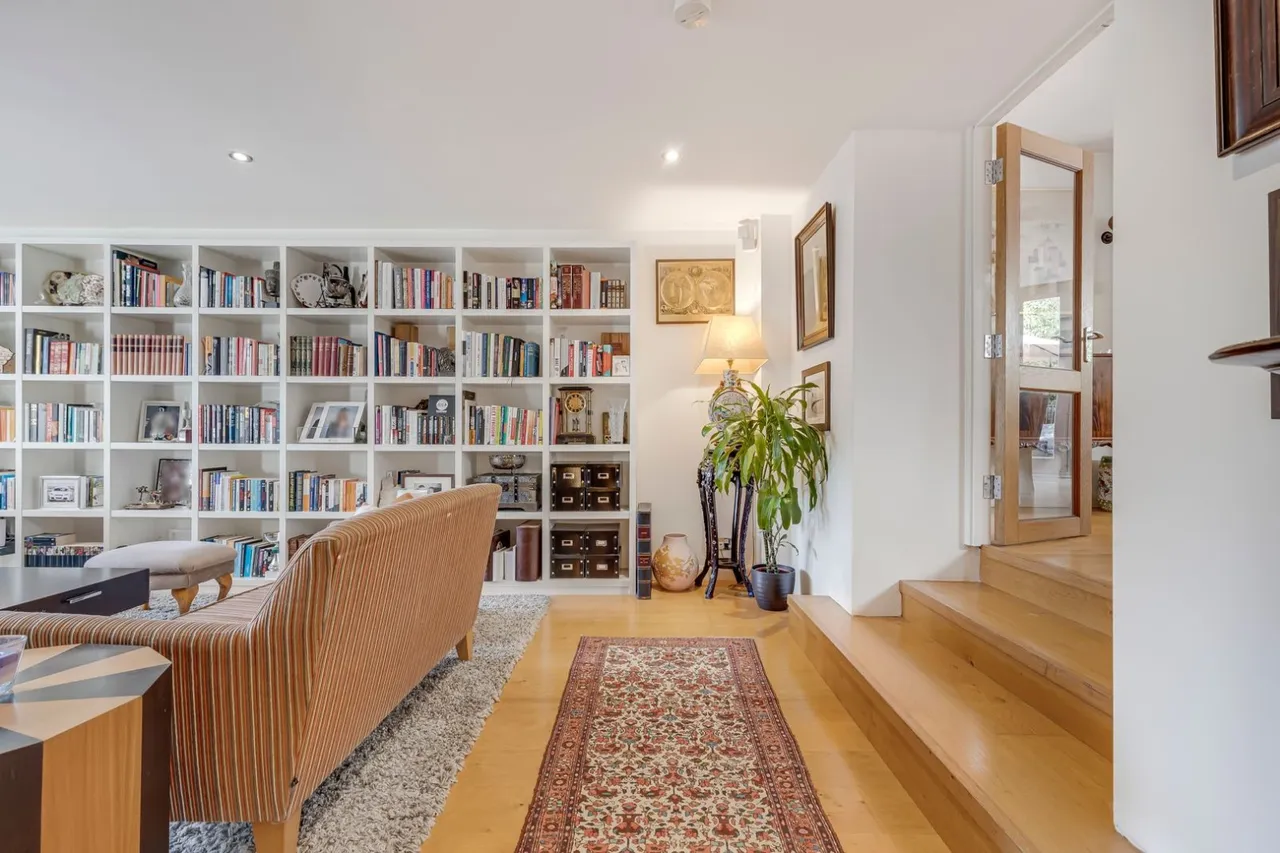 Cromwell Avenue, London, N6, photo 7