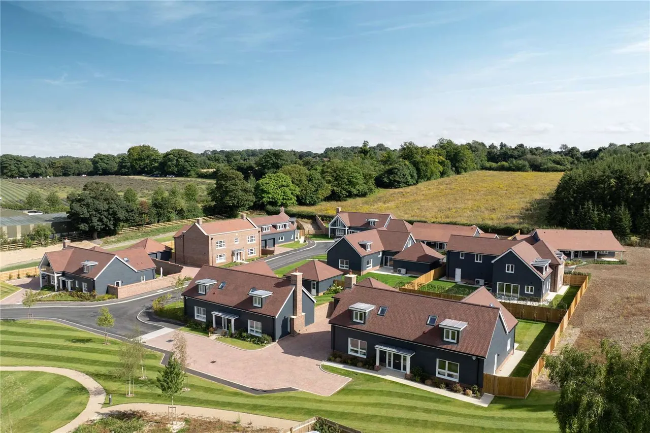 Royal Oaks, Banstead, Surrey, SM7 3BE, photo 8
