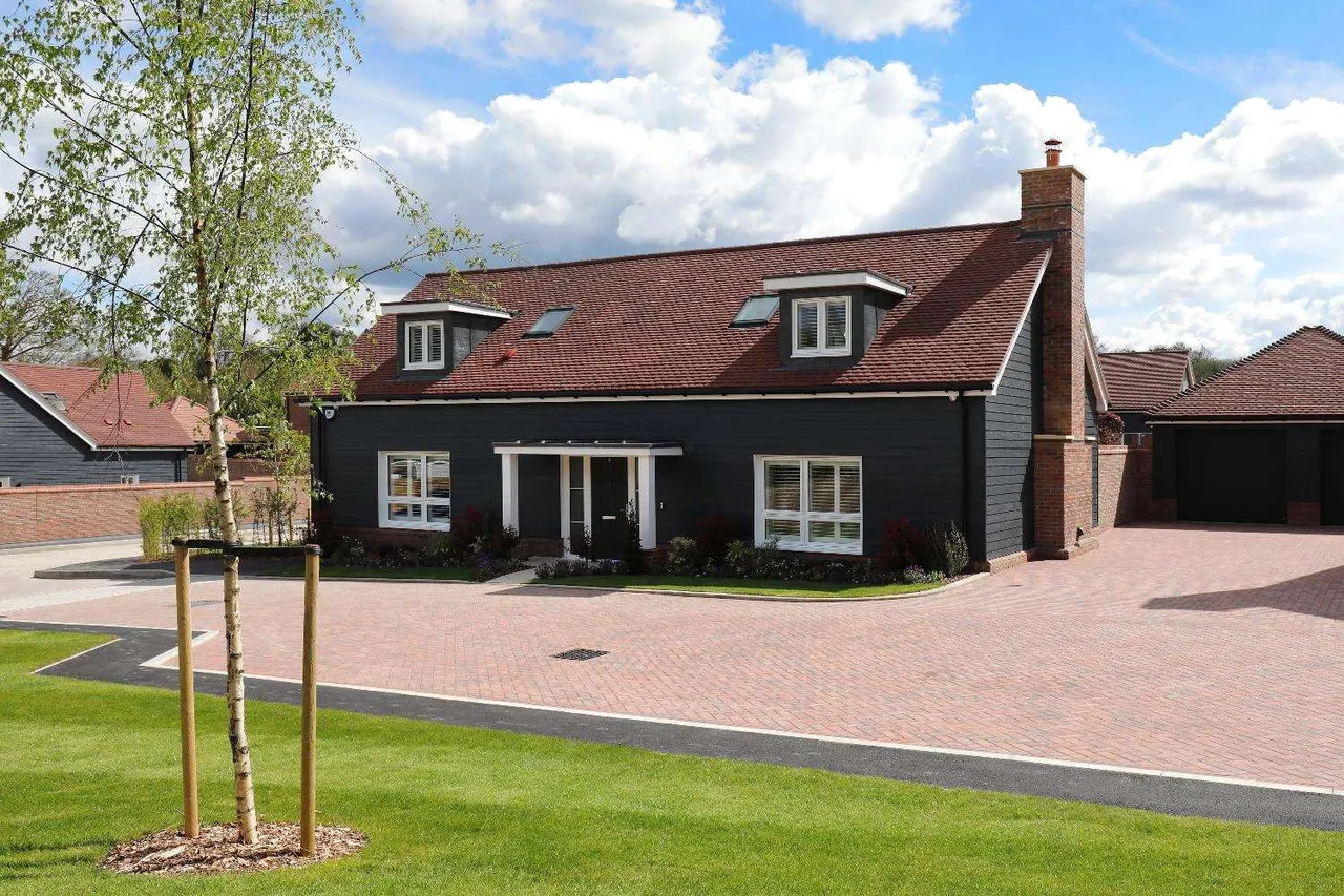 Royal Oaks, Banstead, Surrey, SM7 3BE, photo 7