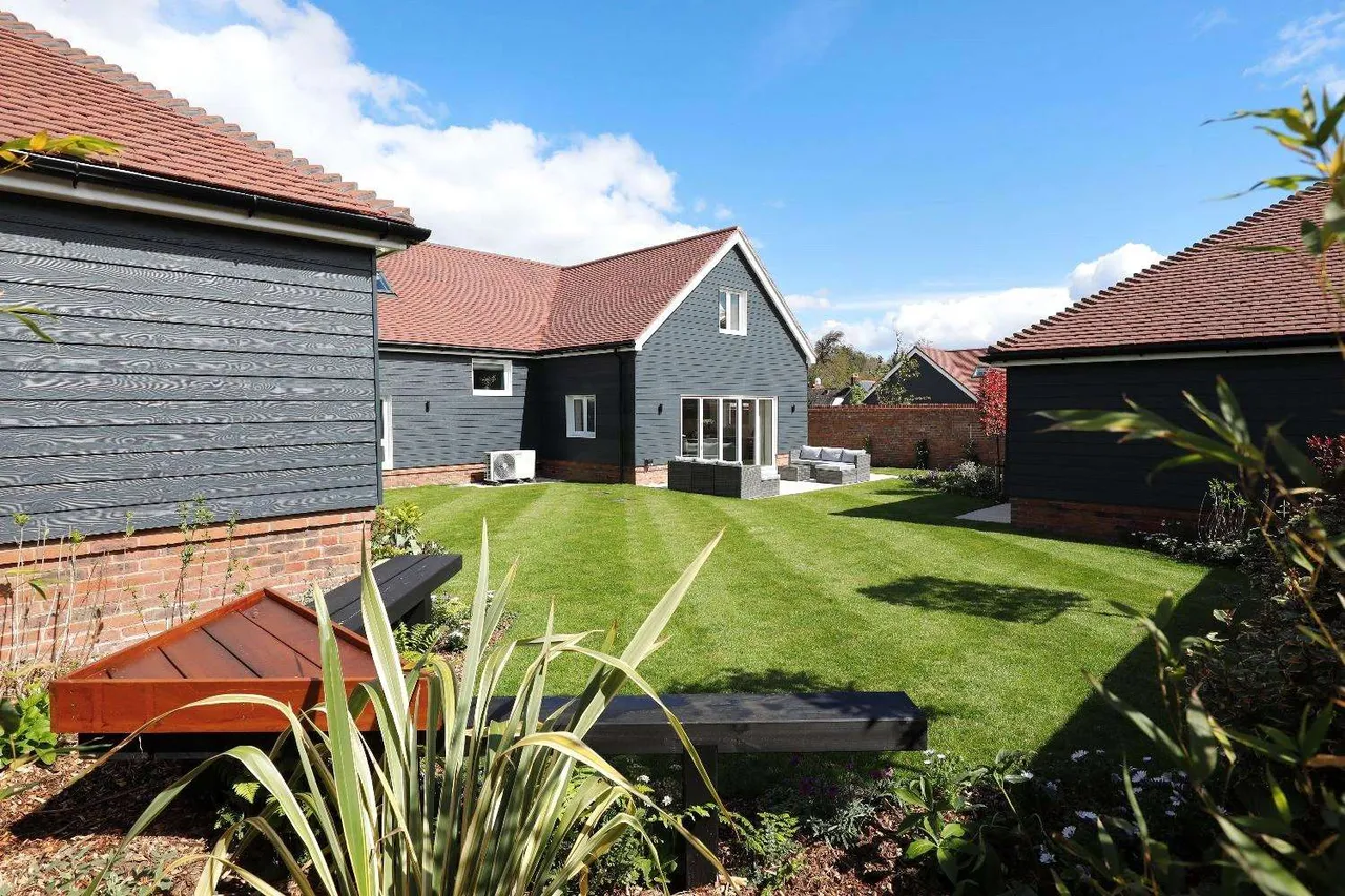 Royal Oaks, Banstead, Surrey, SM7 3BE, photo 9