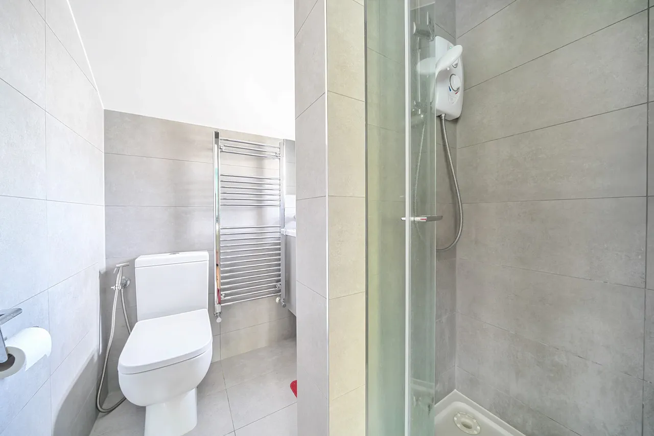 Hillside Road, Northwood, HA6, photo 17