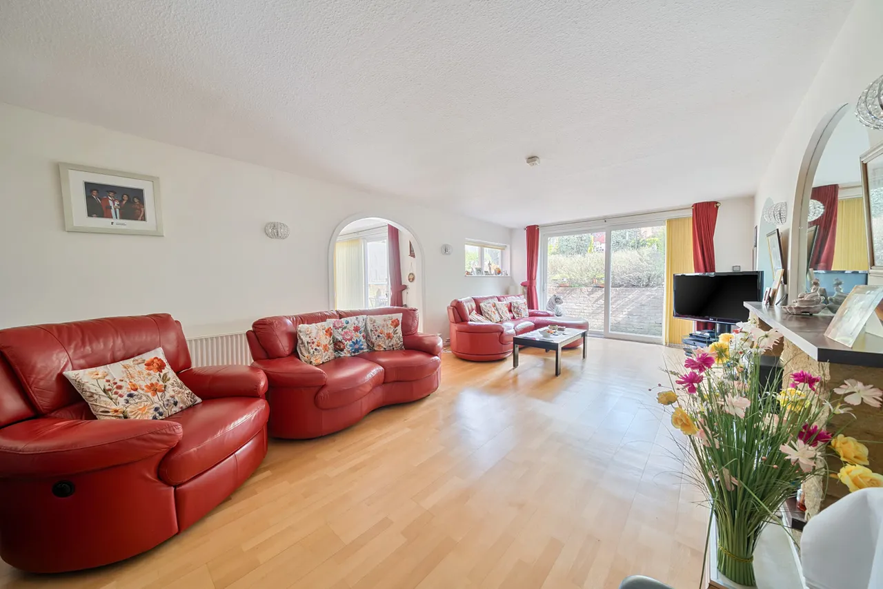 Hillside Road, Northwood, HA6, photo 3