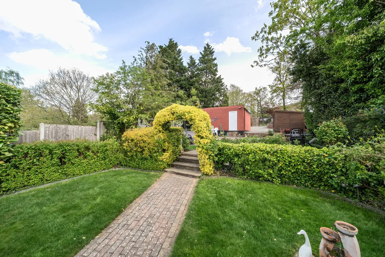 Hillside Road, Northwood, HA6, photo 18