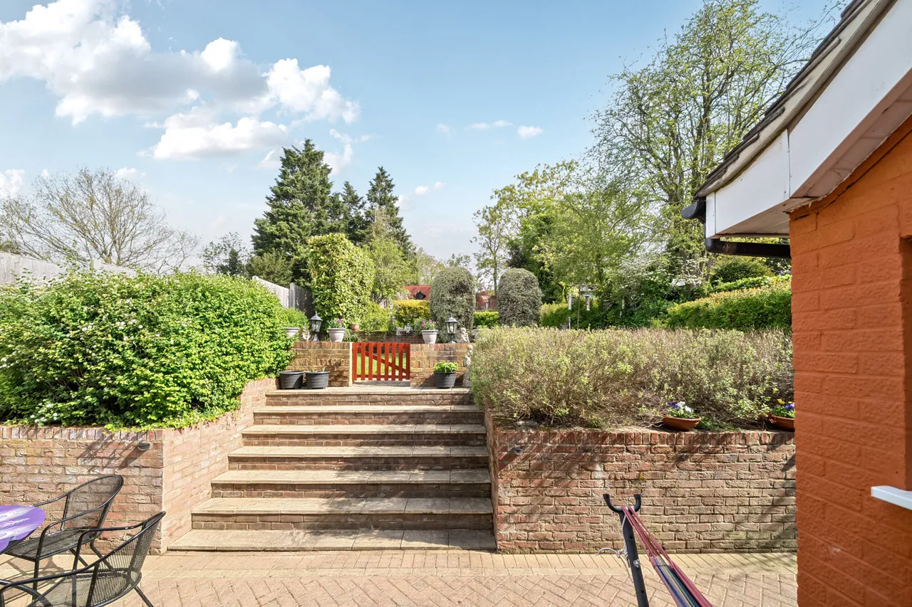 Hillside Road, Northwood, HA6, photo 19
