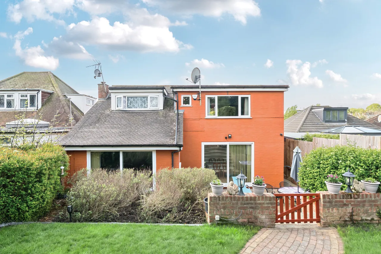 4 bed house for sale, Hillside Road, Northwood, HA6