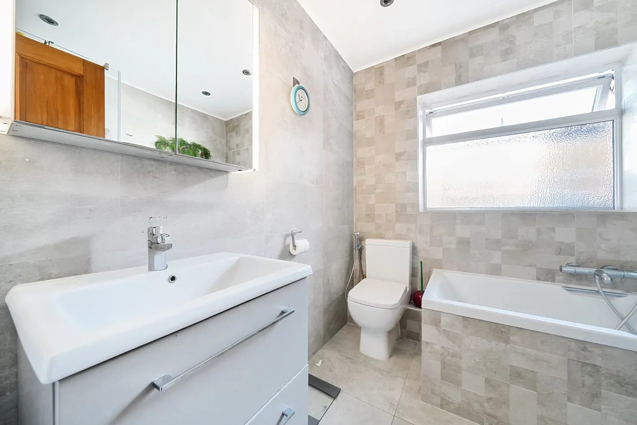 Hillside Road, Northwood, HA6, photo 12