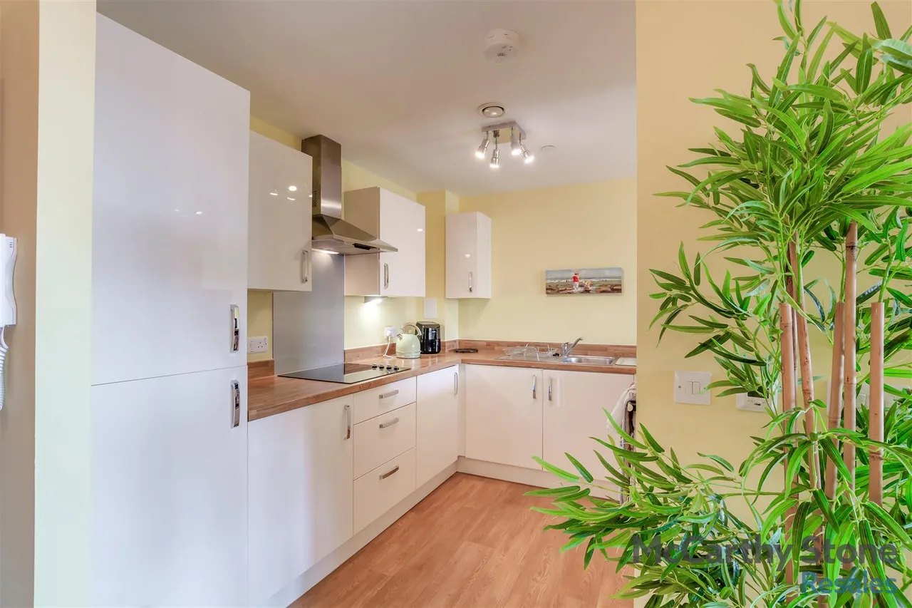 South Promenade, Lytham St. Annes, FY8, photo 10