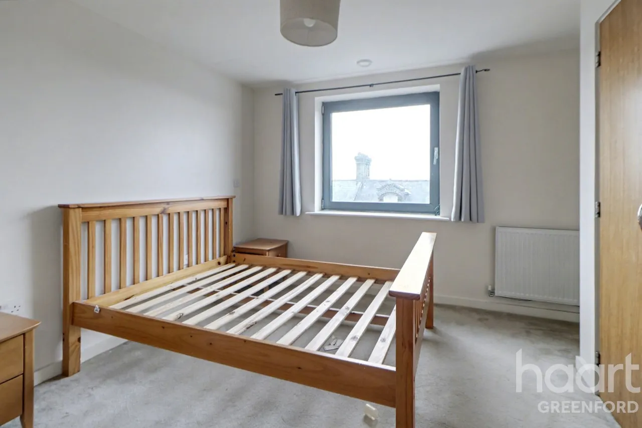 Uxbridge Road, London, W13, photo 4