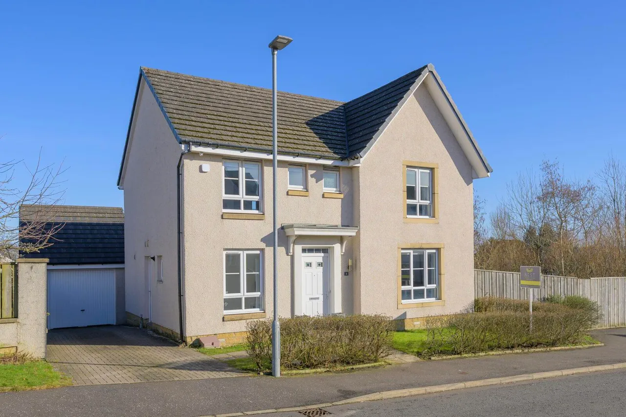 4 bed house for sale — Balgownie Drive, Westerwood, Cumbernauld, G68 0FT