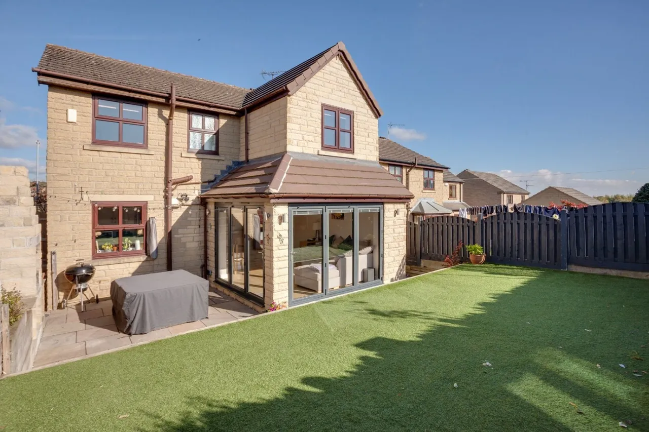 4 bed house for sale, West End Drive, Cleckheaton, BD19