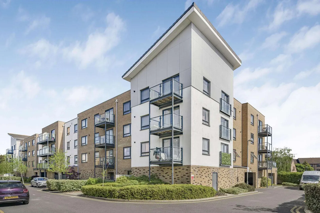 2 bed flat for sale, Creek Mill Way, Dartford, DA1