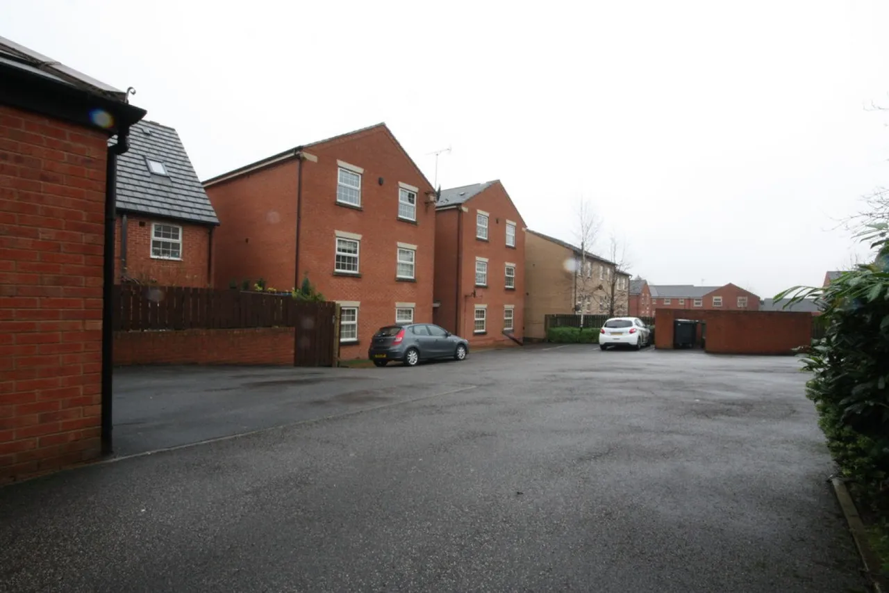 Vienna Court, Churwell, photo 9