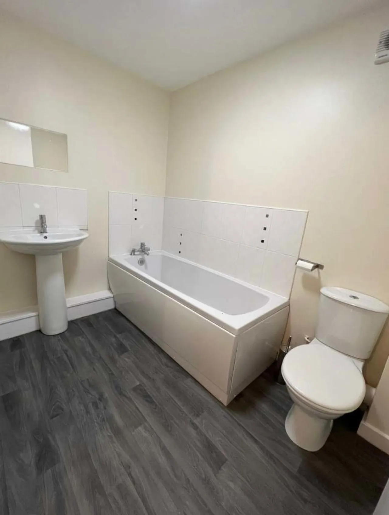 Vienna Court, Churwell, photo 6