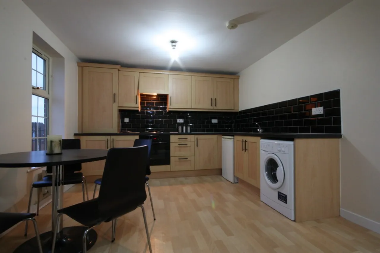 Vienna Court, Churwell, photo 3