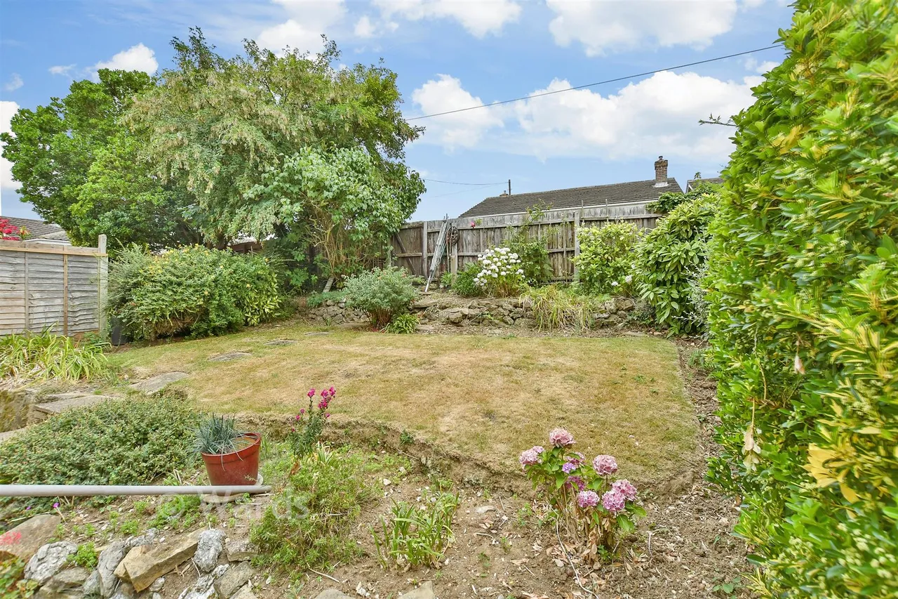 Hallwood Close, Rainham, ME8, photo 2