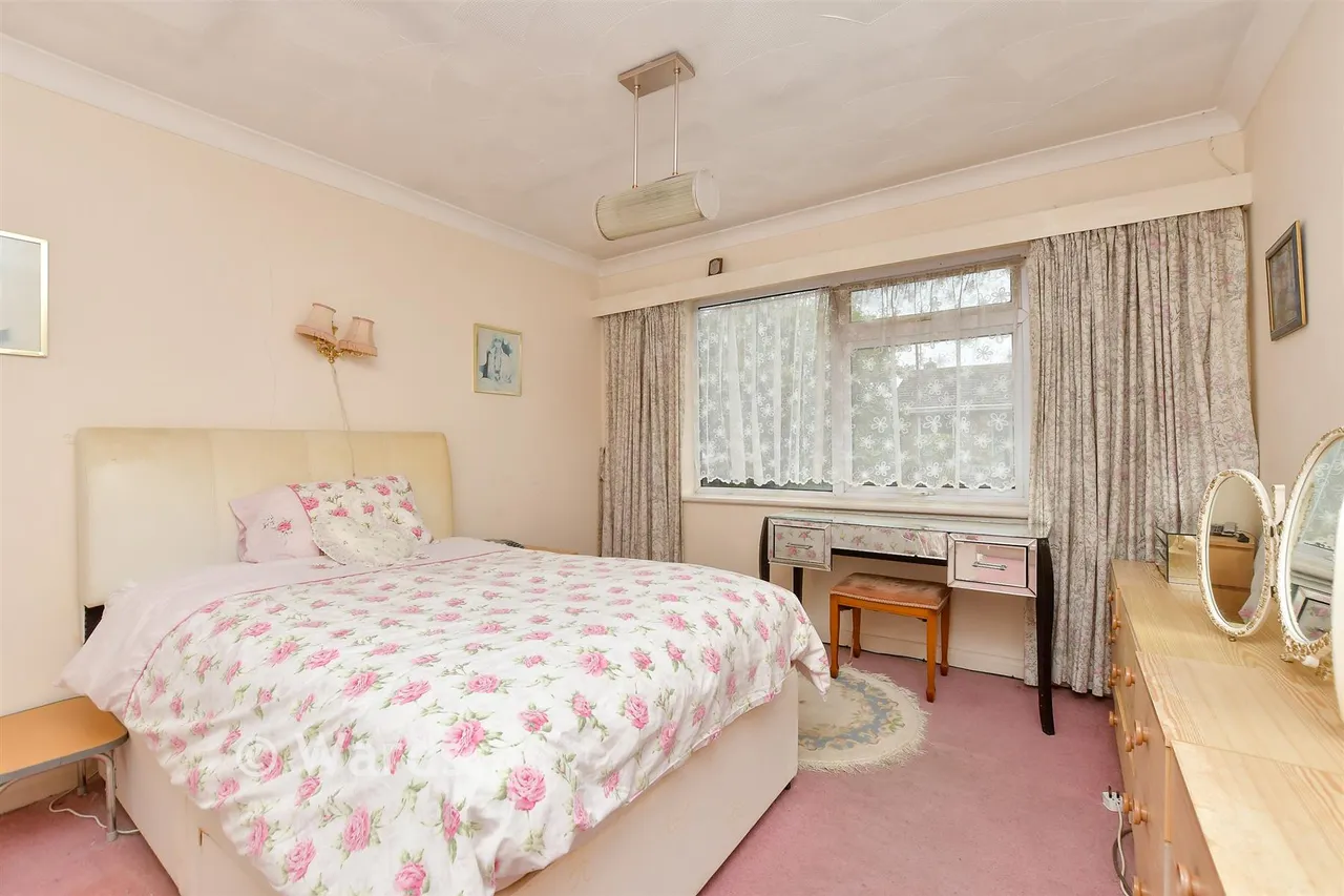 Hallwood Close, Rainham, ME8, photo 6