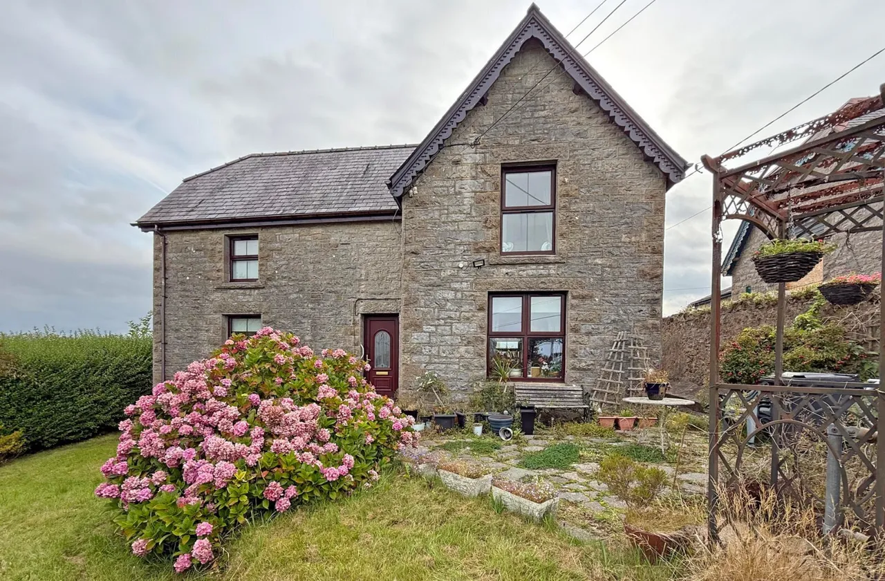 3 bed house for sale, Talwrn, Llangefni