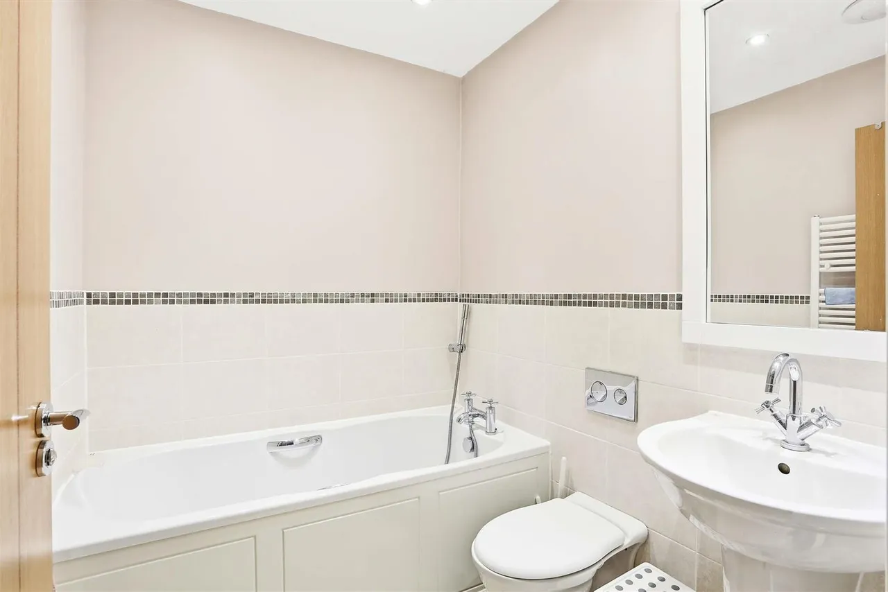 Langley Park Road, Sutton, Surrey, SM2 5HF, photo 22