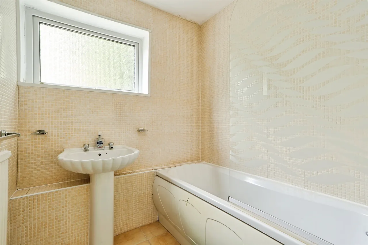 Elmhurst Gardens, Leeds, photo 11