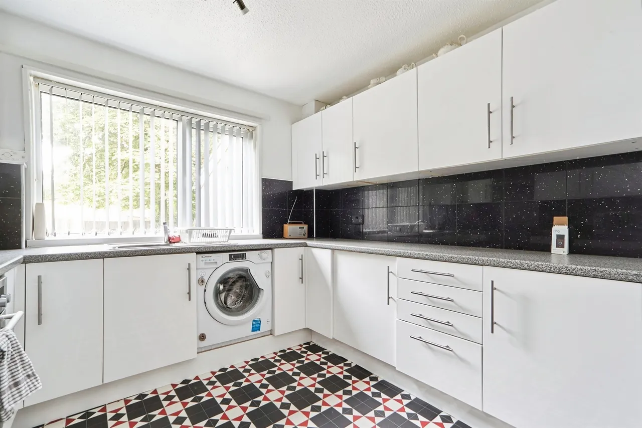 Elmhurst Gardens, Leeds, photo 5