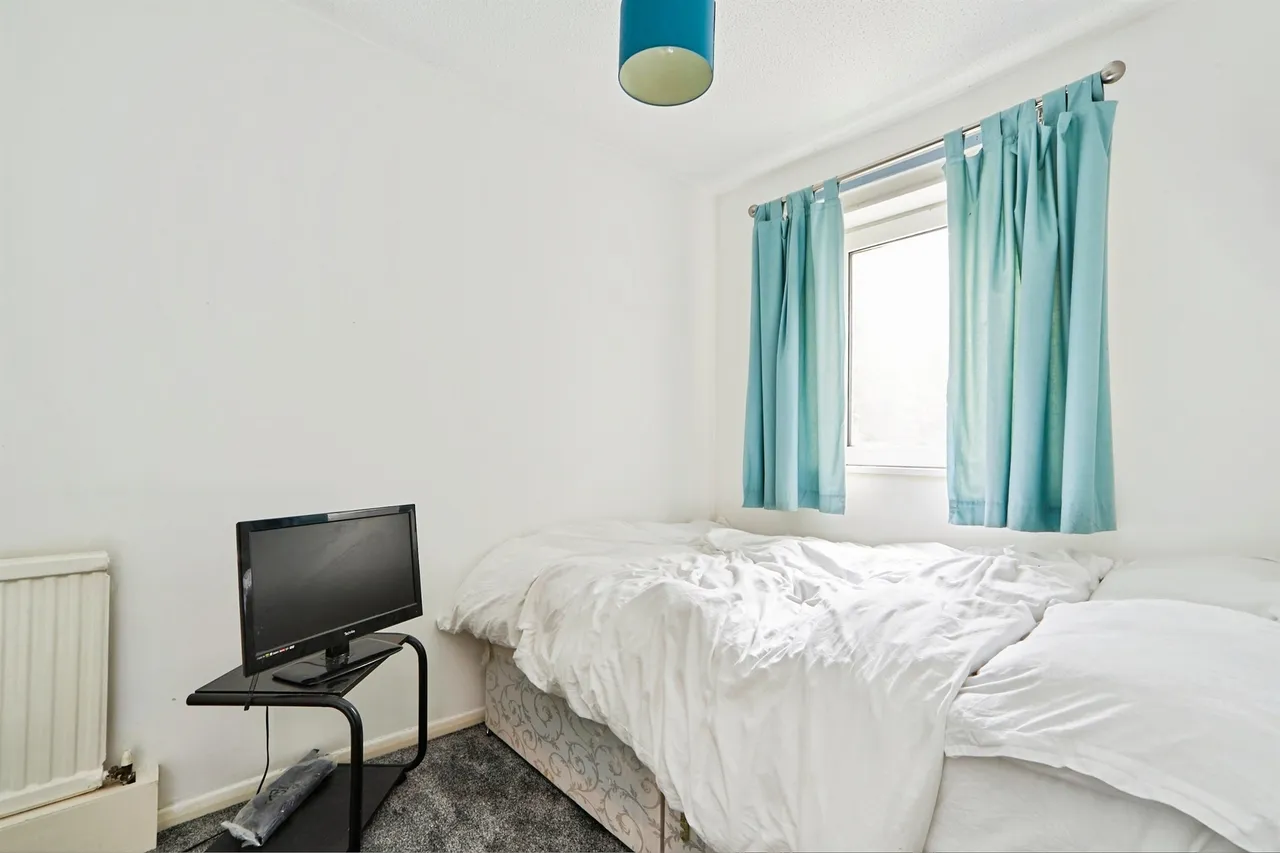 Elmhurst Gardens, Leeds, photo 10
