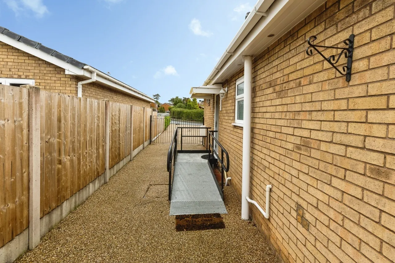 Fairoaks Crescent, Llay, LL12, photo 21