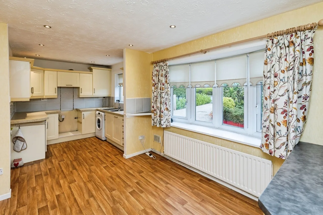 Fairoaks Crescent, Llay, LL12, photo 3
