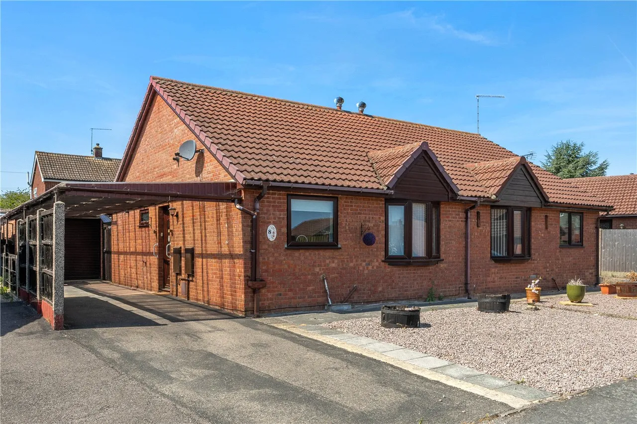 2 bed house for sale — Heathcote Road, Bourne, Lincolnshire, PE10