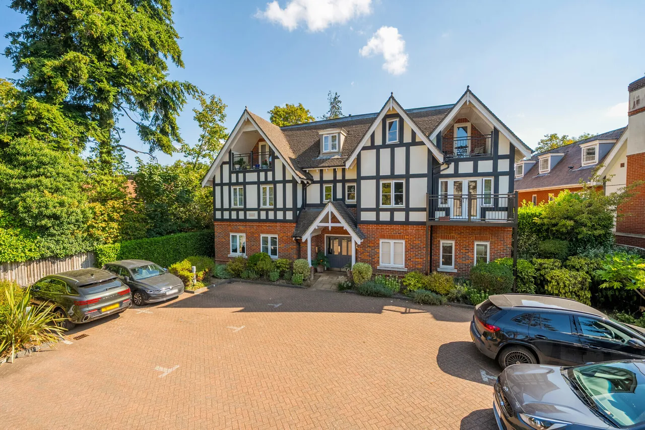 2 bed flat for sale — Packhorse Road, Gerrards Cross, SL9