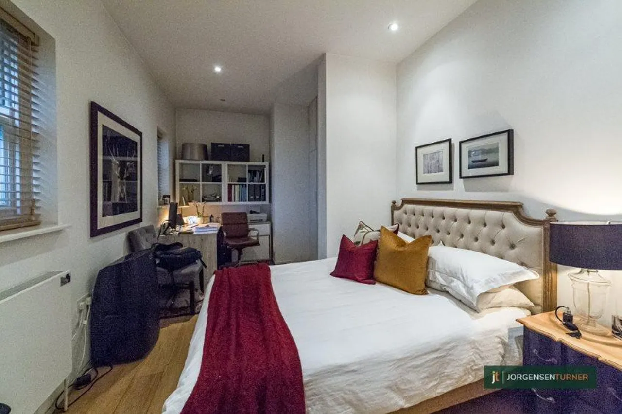 Brondesbury Road, Queens Park, London, photo 9