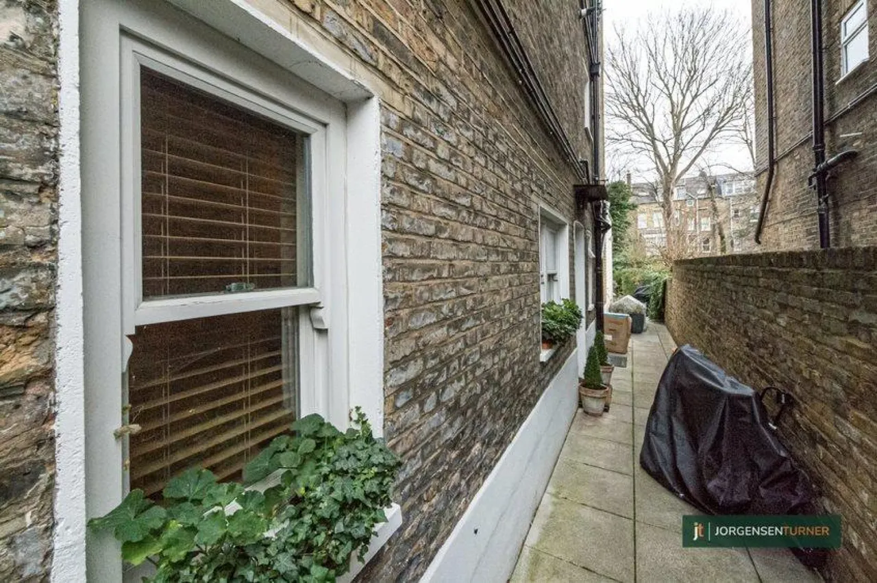 Brondesbury Road, Queens Park, London, photo 12