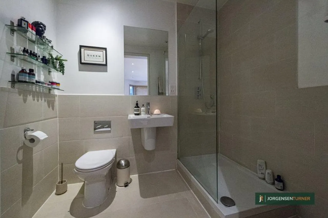 Brondesbury Road, Queens Park, London, photo 11