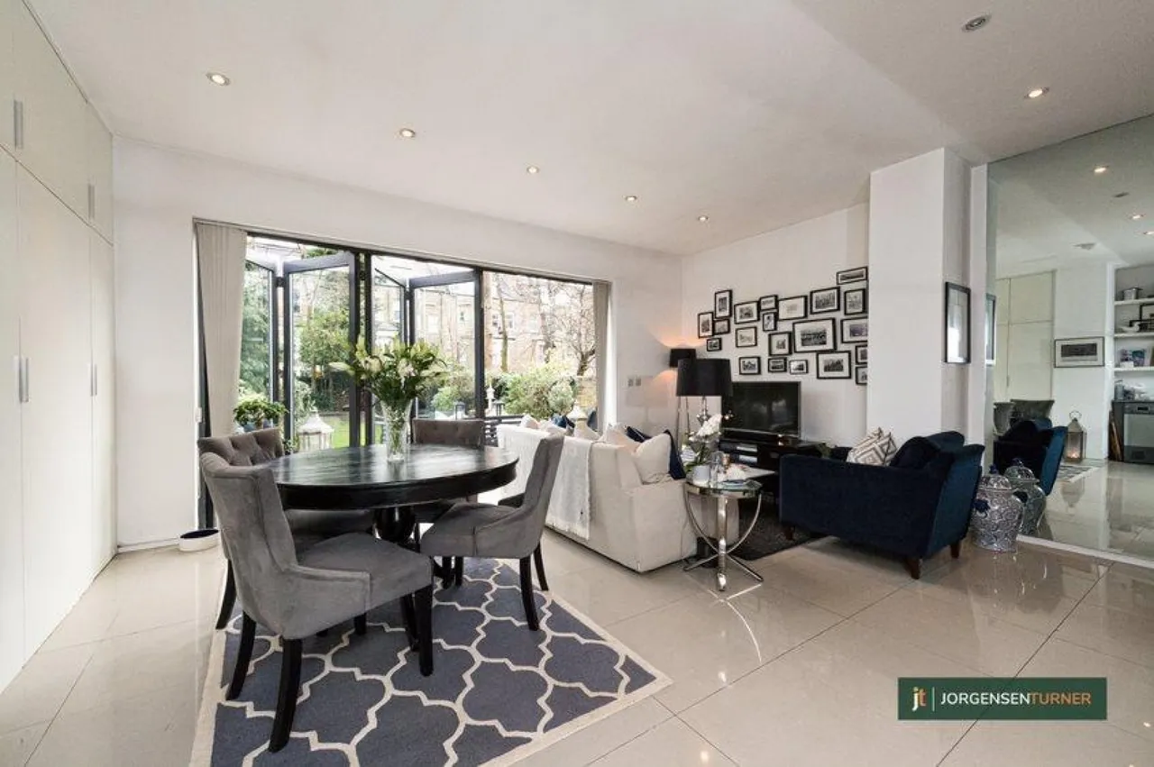 Brondesbury Road, Queens Park, London, photo 5
