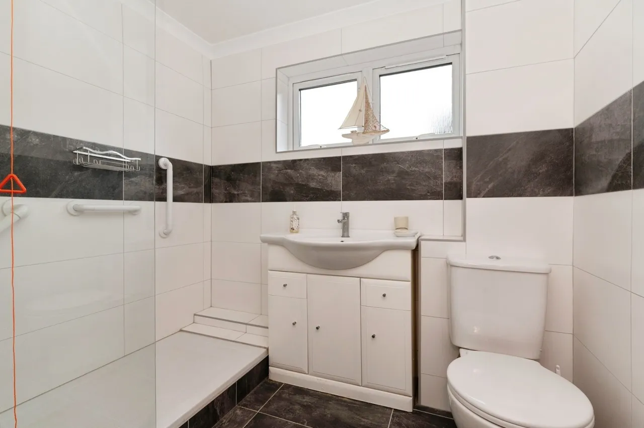 Palmers Drive, Grays, Essex, RM17, photo 2