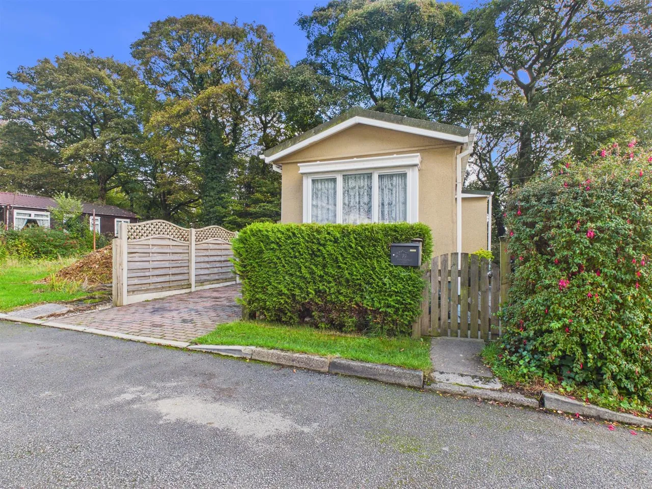 Manchester Road, Buxton, photo 10