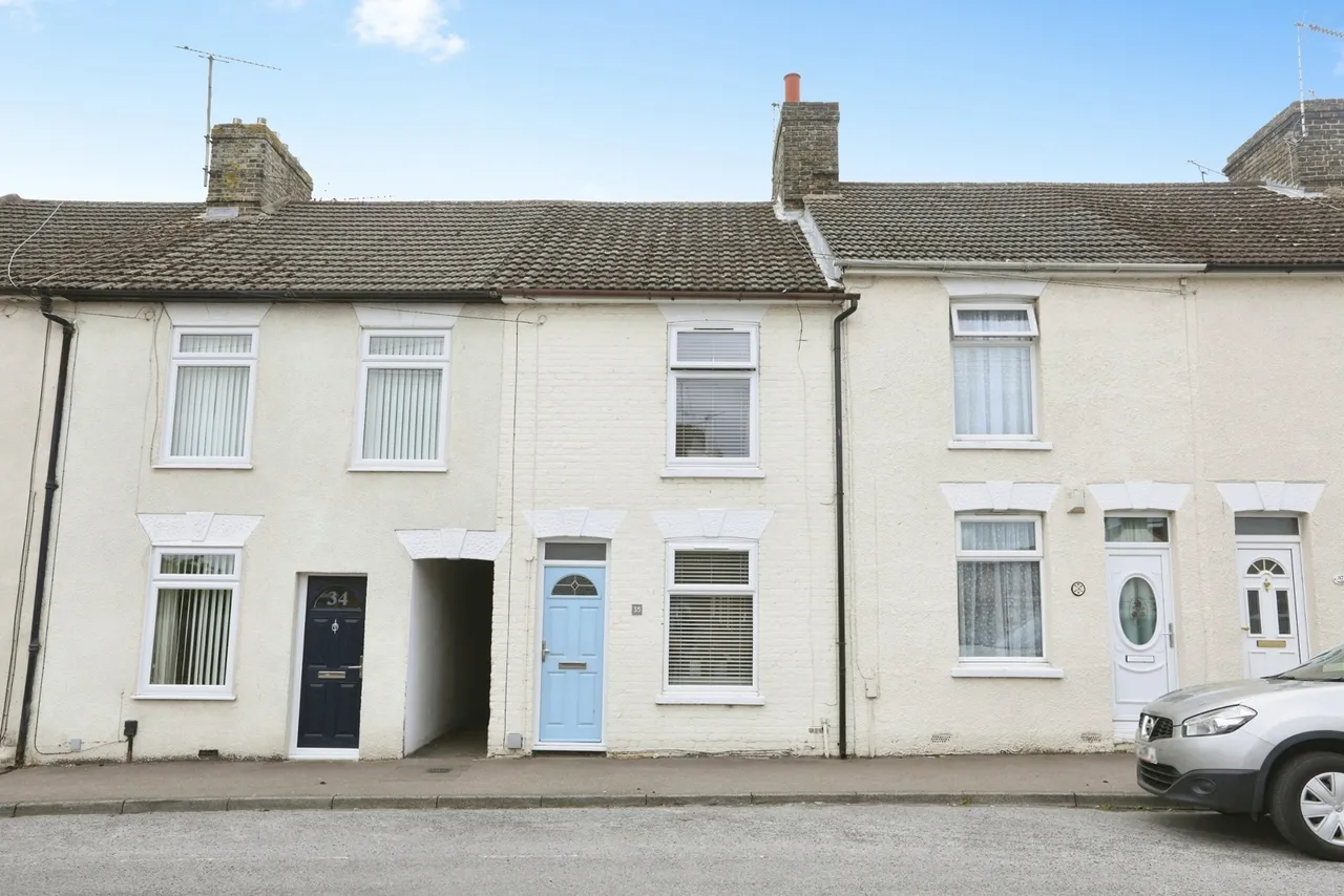 2 bed house for sale — Epps Road, Sittingbourne, Kent, ME10