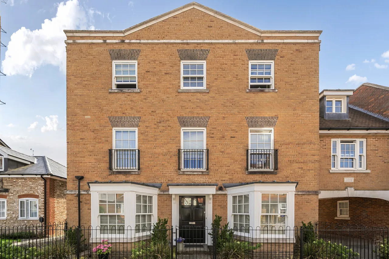 2 bed flat for sale — Blue Dragon Yard, Beaconsfield, HP9