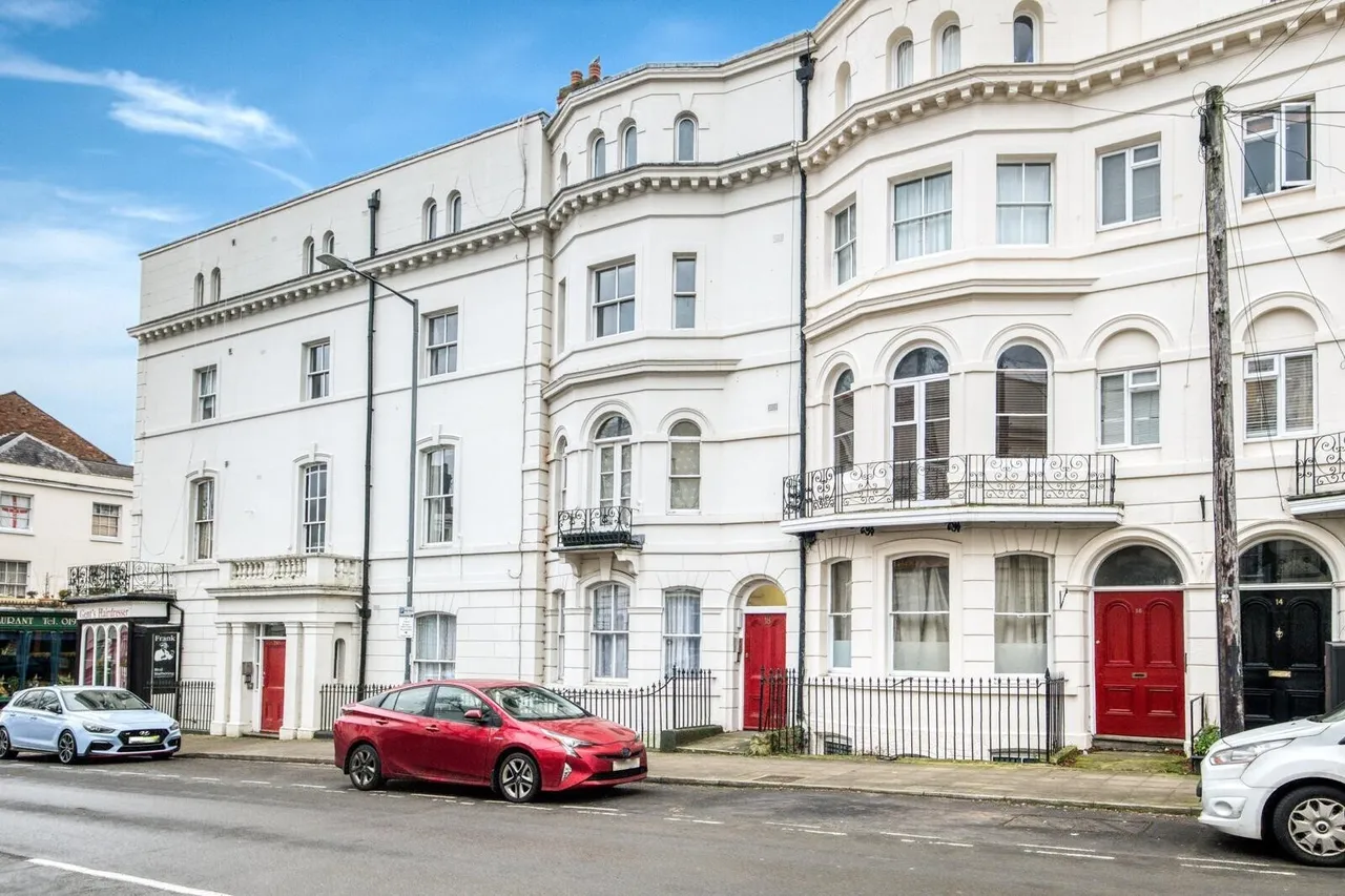 3 bed flat to rent, Portland Street, Leamington Spa, CV32