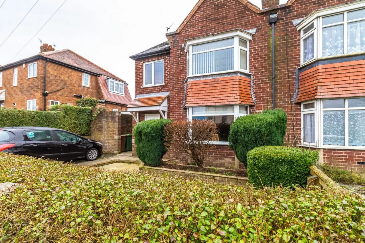 3 bed house for sale — Rookhill Road, Pontefract