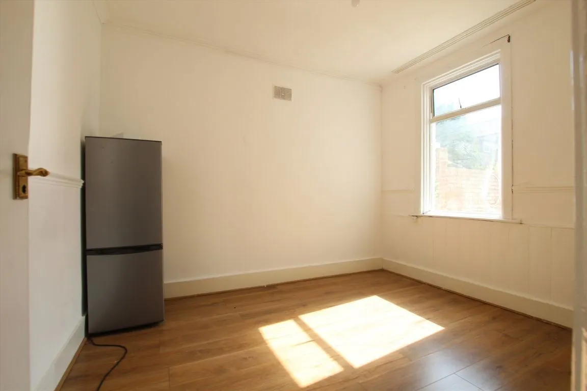 Oaklands Road, W7, photo 3