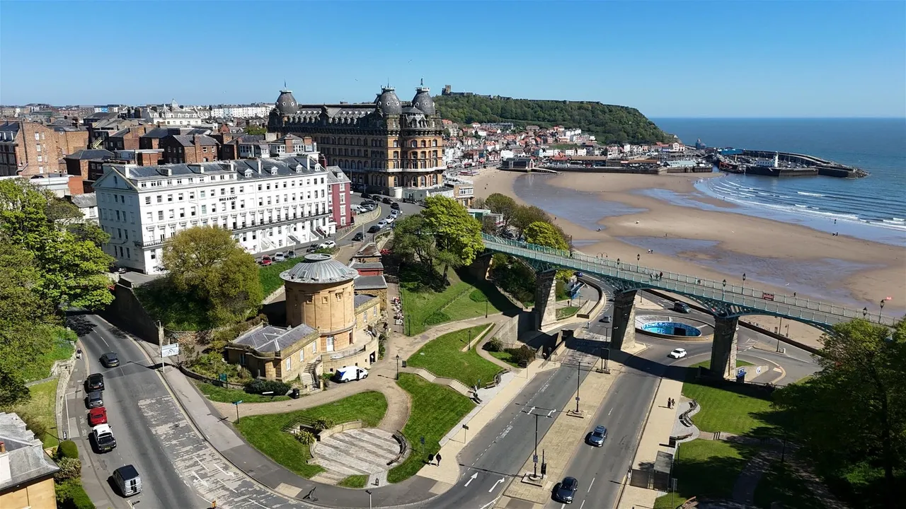 Cliff Bridge Terrace, Scarborough YO11 2HA, photo 2