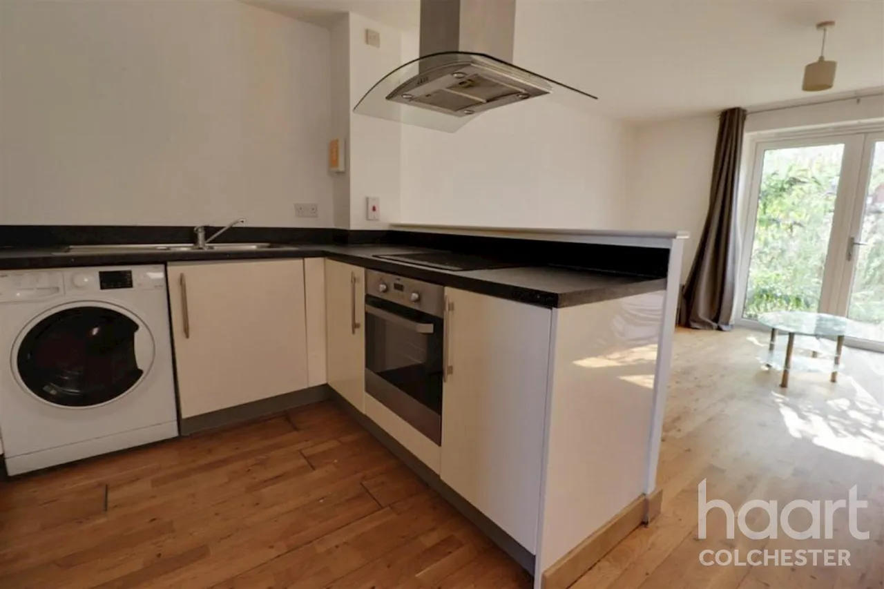 3 bed house to rent, The Hythe, CO2