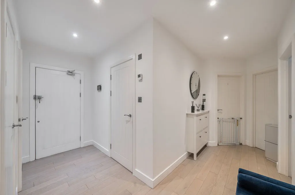Old Lodge Lane, Purley CR8 4DL, photo 2