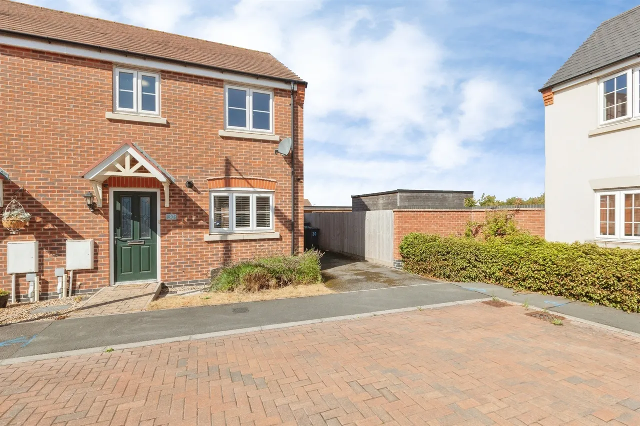 3 bed house for sale — Watermead Way, Birstall, Leicester