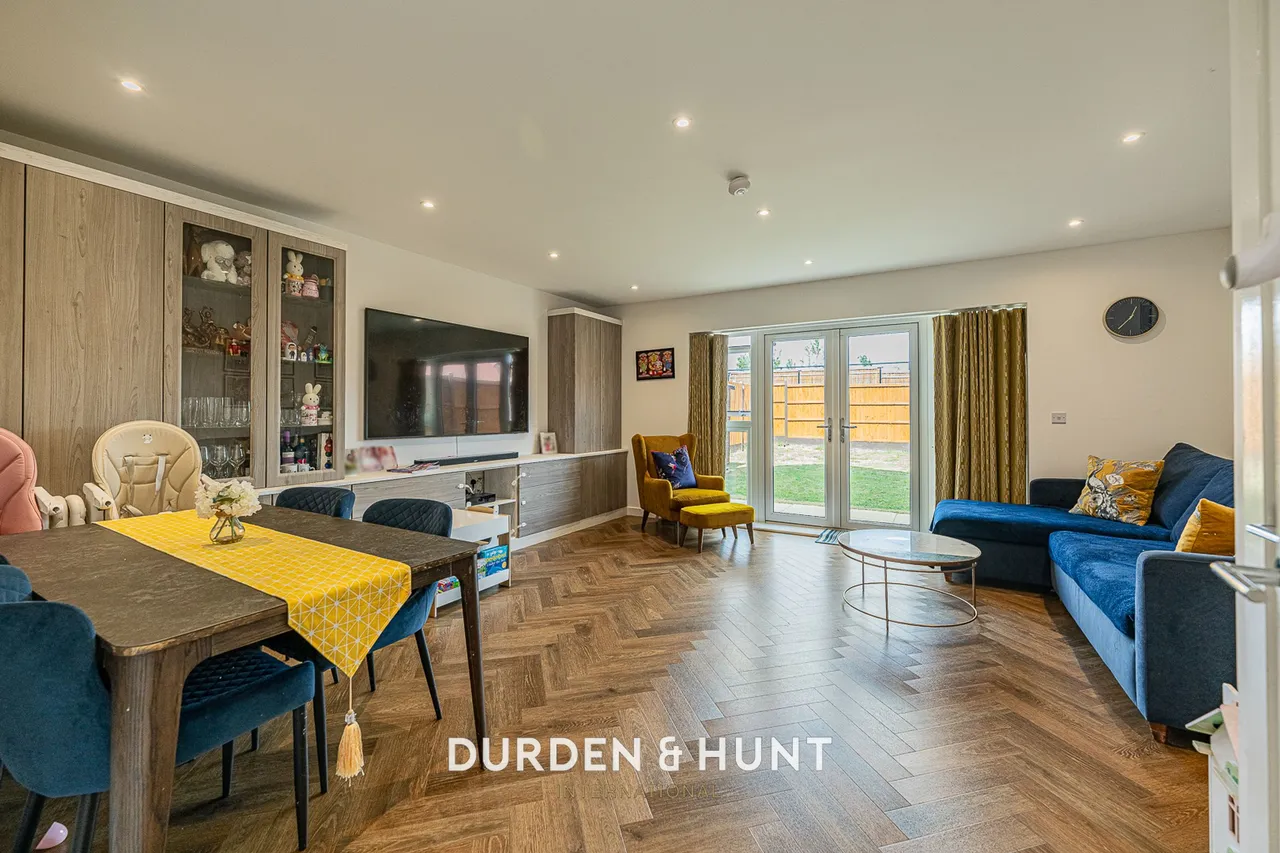Finlay Gardens, Hornchurch, RM12, photo 4