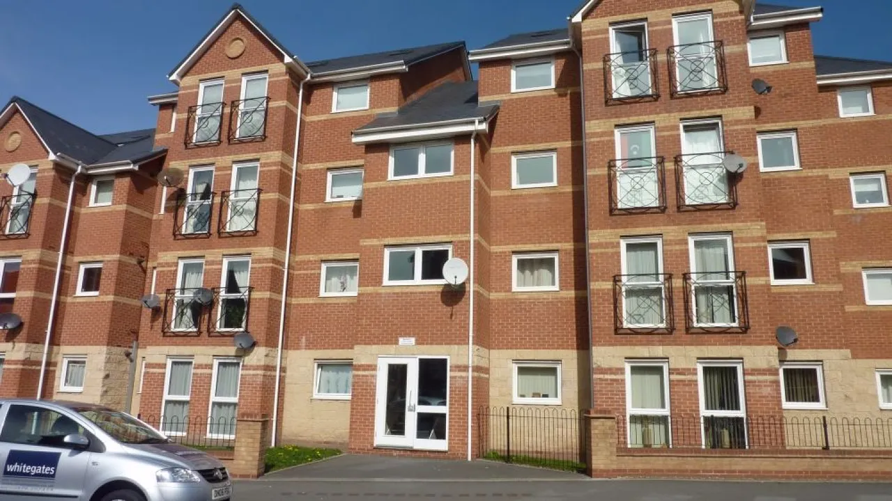 2 bed flat to rent, Thackhall Street, Stoke, CV2