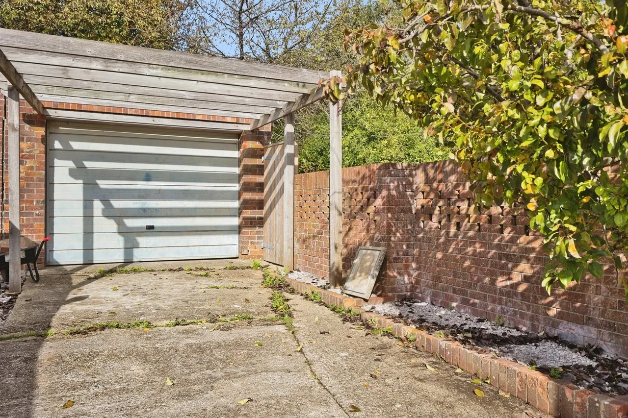 Kenmore Drive, Yeovil, BA21, photo 17