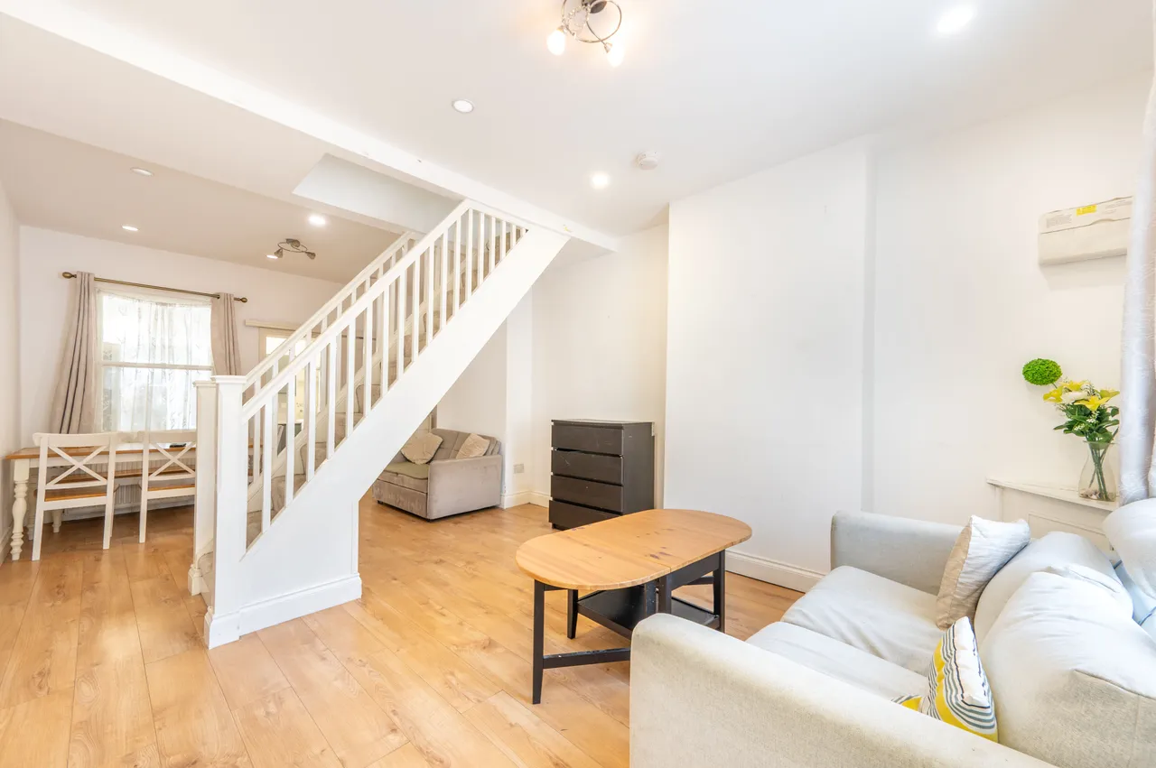 3 bed house to rent — 32 Cromwell Road, Wembley